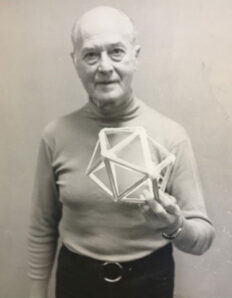Don Oscar Becque holding a "tensegrity" model